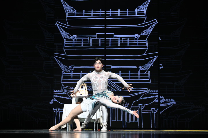 杂技《榫与卯》